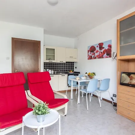 Views Apartment *